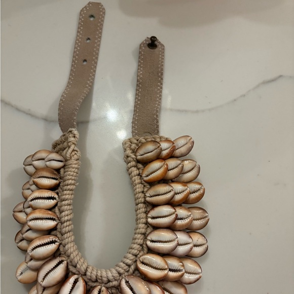 Twine and Twig Cowrie necklace - Picture 2 of 3